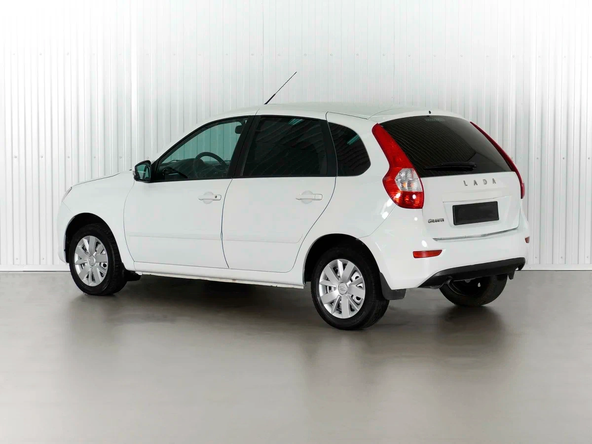 Lada Granta Хэтчбек - фото №2